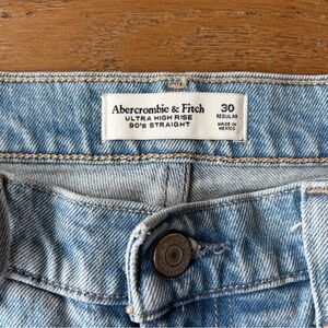 Abercrombie & Fitch 90's Straight Ultra High Rise